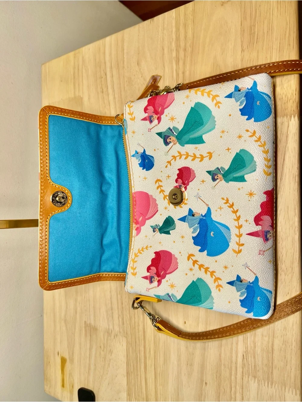 Dooney & Bourke Disney Sleeping Beauty Crossbody Purse like new w/coa - Picture 7 of 13